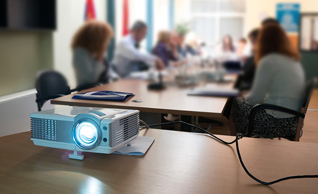 projector-screen-on-rent-delhi